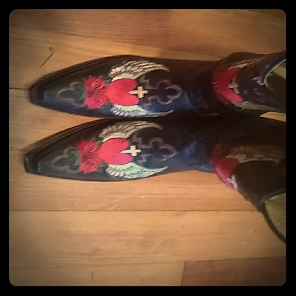 Old gringo cowgirl boots.